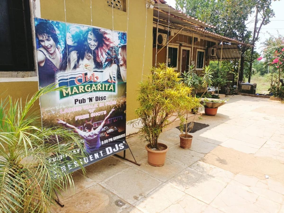 Xaviers Guest House Colva Exterior foto